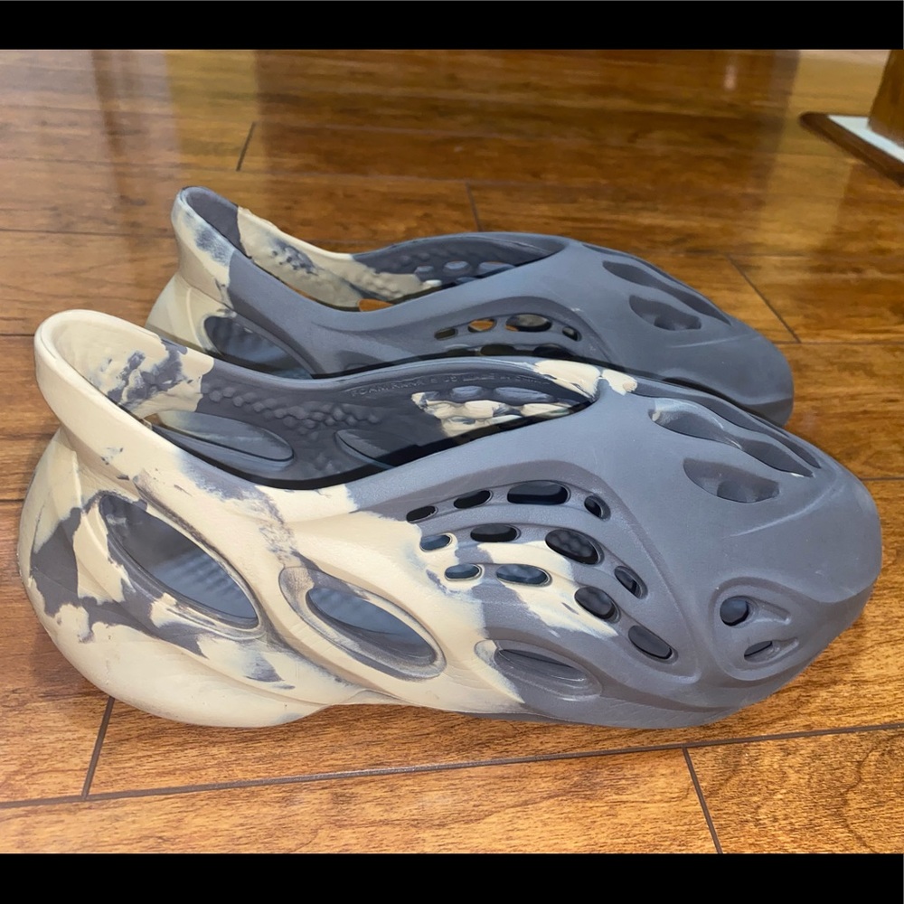 Woman’s size 7.5 & Mens size 5.5 fits true to size
